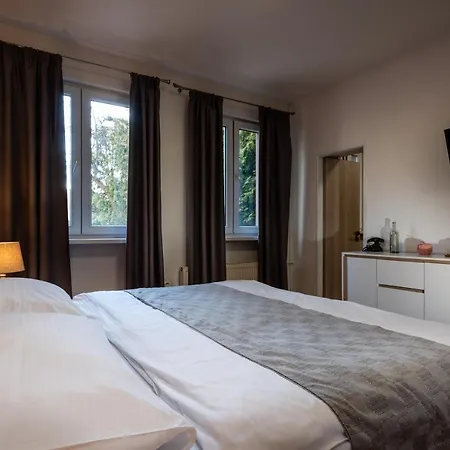 Dobre Casy אורחן *