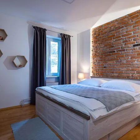 אורחן Dobre Casy